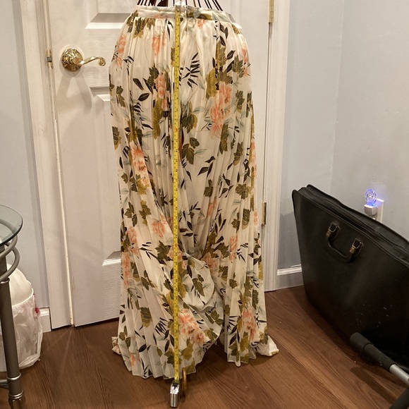 Gorgeous LUXXEL chiffon maxi dress. 2-piece spaghetti halter style. Fully lined - Picture 2 of 4